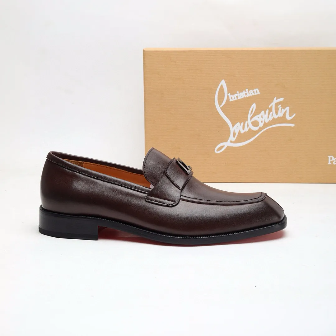 Batch 1,080 yuan 💰••New real shots••CL～High-end men’s 👔casual•loafers with red soles! ••🆑Genuine and top-quality goods from original orders ••✅💯 Purchase goods from top-quality original orders! Original imported patterned cowhide ➕Imported cowhide lining ➕Cowhide feet ➕Original leather outsole~🉑️Feel free to compare the authentic ones! Size: 38-44 (45.46.47 can be customized)